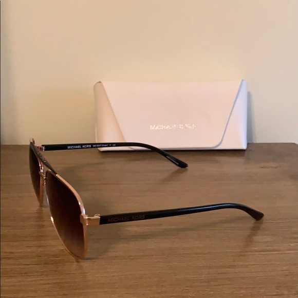 Perfect condition Michael Kors aviator sunglasses - Picture 5 of 7